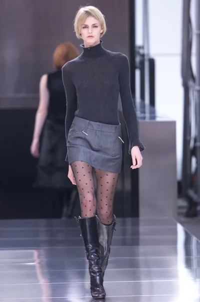 Look 16